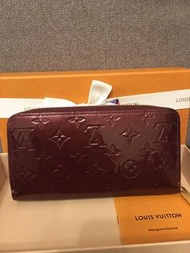 LV 長身拉鏈銀包（酒紅色漆皮壓花牛皮）