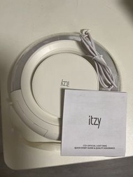 Itzy 一代手燈