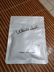 Pola white shot