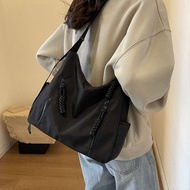 高质量大容量斜挎包包女2024新款包包女大学生纯色百搭通勤休闲包.8.26