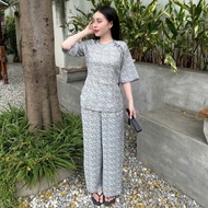 ROUND NECKLACE WITH BROADED BUTTONS Traditional costumes, Buddhist women's clothing, Buddhist temple