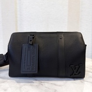 LV 黑牛皮黑釦Keepall 25斜背包
