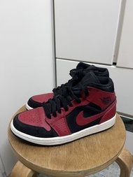Nike Air Jordan 1 Mid 紅黑配色