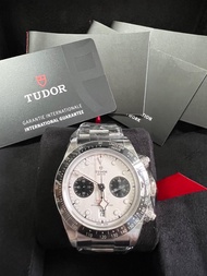Tudor Black Bay Chrono White M79360N 白熊貓面22年5月錶 行貨全套，有自貼錶貼。