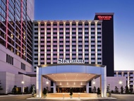 เชอราตัน กรีนส์โบโร แอท โฟร์ซีซั่น (Sheraton Greensboro at Four Seasons)