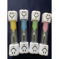 2-minute mini hourglass for children to brush their teeth