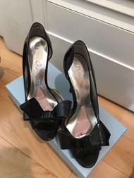 超好著 Paris Hilton comfy heels