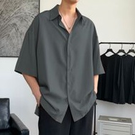 เสื้อเชิ้ตแขนสั้นติดกระดุมสีเทาเข้ม Manfinity Homme สำหรับผู้ชาย,เสื้อลำลองทรงหลวมคอปกสำหรับฤดูร้อน,