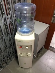 屈臣氏水機