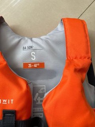 迪卡儂兒童救生衣， size S