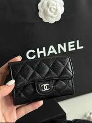 Chanel香奈兒銀扣揭蓋零錢包/卡包。