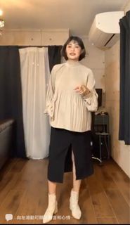 近全新 ｜ 琥珀太太  amber madam 半壓褶細褶微傘狀顯瘦上衣