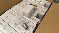 出售貨尾全新，99個E27鎢絲燈膽，全新的，E27螺絲頭，15W，10個一park，不測試了，不包好壞，合眼緣的帶走，有存放痕跡，參考圖片，全部價，散買請出價，售後不退，給有能力人士和懂得的。