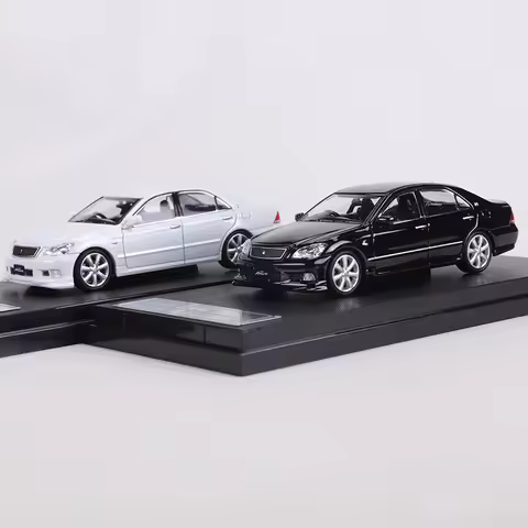 ZOOM 1:64 Crown Athlete Alloy Model Car