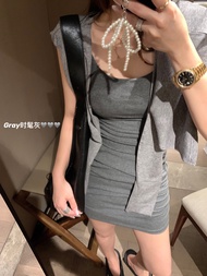 Pure Desire ชุดเข้ารูปสําหรับผู้หญิงฤดูร้อนเอวยางยืดแขนกุดกระโปรงสั้นพร้อมแผ่นหน้าอกเสื้อสวมหัวคอ H