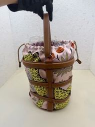 Hermes愛馬仕 A刻 Musardine真絲拼金棕皮水桶包鏤空菜籃子包 16cm