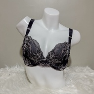 34D — La Senza Bra (fits 36C)