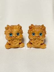 🛍️🛍️一套兩個 🛍️🛍️崖柏吞金獸擺件 （帶財的福星）