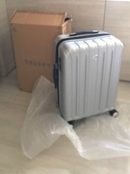 (原價$3,800) 100% 全新 法國 Delsey 29寸 超輕 Helium Titanium 氦鈦 4.5kg 銀灰 4個 減震 360度旋轉 靜音 雙滑輪 旅行箱 旅行喼 29” inch