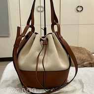 LOEWE 羅威 BALLOON 烙印LOGO帆布拼接小牛皮抽繩束口 斜背包 手提包 水桶包 咖啡 米色 正品 二手精品