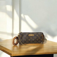 LV EVA 原花小金牌一字拉鍊金鍊包 M95567