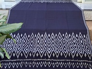 Kain tenun tradisional terbaru warna navy tua hitam kaen tenunan motif ketupat kain tenun polos moti
