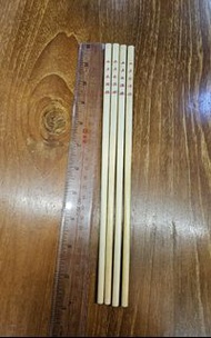 懷舊五月花酒樓筷子，每對$100元，27cm高，新舊如圖