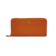 Prada 牛皮純色字母 Logo 手拿包