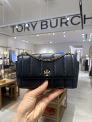 ‼️特價💯現貨Tory Burch新款mini kira flap shoulder bag豆腐包 折扣接單中♥️現貨，貨量充足，最近瘋狂補咗一大批貨✨呢款真係好得意，高級黑金配色，手機都裝得落📱皮質