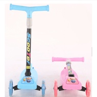 Kids Scooter, 3 Adjustable Height Mini Kids Scooter with 4 Flashing Wheel and Deluxe Aluminium Tube