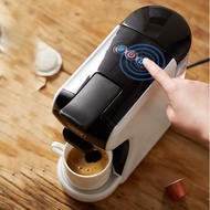 เครื่องทำกาแฟแคปซูลแบบ4 In 1เครื่องทำฟองและถาดพลาสติกแบบอัตโนมัติเต็มรูปแบบพร้อมเครื่องทำทำฟองนมด้วยความร้อนและเย็น