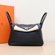 HERMES Lindy3089黑色TC皮Y刻銀扣肩背包