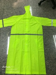 เสื้อกันฝน PVC สีเขียวสะท้อนแสง มีแถบสะท้อนแสง รุ่นหมวกติดเสื้อ
