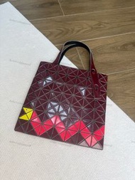 🤩必備托特包🤩 復古酒紅質感滿分憤怒鳥聯名限定 | BAO BAO ISSEY MIYAKE 三宅一生6格菱格兩用托特包|