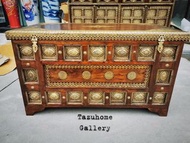 期待己久,印度進口的少量寶物終於到了.努力拆貨中,這次的貨品真係好靚,有華麗,有復古,有簡約.每件都好似藝術品,靚到不得了,因疫情關係,這次的貨等了大半年,下次不知道有幾時了... 介紹呢款印度皇室氣