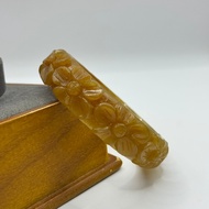 Drop Bracelet Or Honey Jade Carved With Flowers Around The Ring Size 61.7 Mm E596