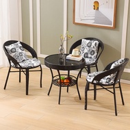 39bD ชุดโต๊ะและเก้าอี้ระเบียง เก้าอี้หวาย ชุดสามชิ้น โต๊ะเล็ก โต๊ะกาแฟ เก้าอี้พักผ่อนกลางแจ้ง เก้าอี