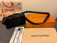 超新淨 Full Set有單 Louis Vuitton Soft Trunk Wallet Black Leather LV Mens Crossbody Bag pharrell williams