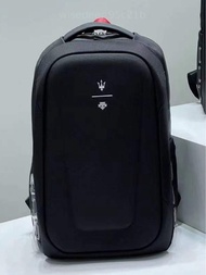 韓國預訂 Descente Maserati Logo 防水抗污男背包