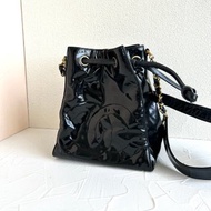 中古二手Chanel黑色漆皮皮革水桶親子小包單肩側揹斜背孭手袋