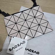 Issey Miyake 三宅一生 BaoBao 亮面 米色 輕巧小包 側背包 斜背包