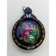 佛牌：天神法器 納迦นาคบาศ  【蛇咬尾财富圈】【香味特浓】*** 包好精美镭射防水壳***师傅：蝴蝶王Kruba Krissana庙名：Wat Asson原料：108种花粉 佛历：2563尺寸：