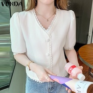 VONDA เสื้อลูกไม้ลำลองของผู้หญิงเสื้อคอวีทึบแขนพองติดกระดุมง่ายเสื้อวินเทจ (ลำลองเกาหลี)
