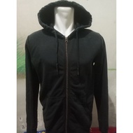 UNIQLO jet black Houdie zipper, size L
