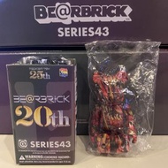 <Ohtoys> BEARBRICK Series 43 超隱藏 雙眼 紅火龍 100% 全1款 Vag Be@rbrick