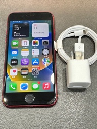 IPhone   SE2   紅色   64g   4.7吋 （IOS：16.3.1）單機無盒裝、附充電組、 原屏、原彩顯示、IMEI序號正常、外觀九成新、上方有一處小傷、其餘無損、 無故障無泡水。所有功能正常、效能順暢。已貼滿版保護貼。 電池健康度🔋100%（已更換全新BSMI認證電池、不可顯示健康度。）