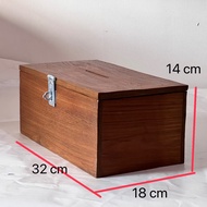 กระปุกออมสิน กล่องเก็บเหรียญ กล่องเก็บเงิน กล่องไม้สัก กว้าง 18 x ยาว 32 x สูง 14 cm ใบละ 499.- ผลิตจากไม้สักเก่า ไม้แท้100%