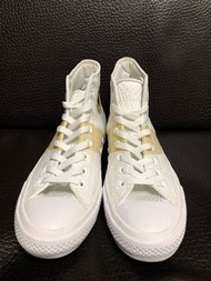 二手 converse 帆布鞋 高筒 休閒鞋 白色網布 CHUCK TAYLOR ALL STAR II 155748C  近全新，只在室內走動過，鞋底乾淨  台北捷運沿線可面交，面交可用現金、遠百禮券、或happygo點數（1點換算0.38元）付款。