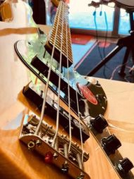 紐約樂器 Squier vintage modified 70s Jazz Bass 原木色