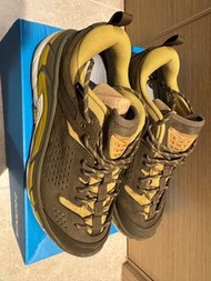 hoka one one tor ultra low dark olive 軍綠色